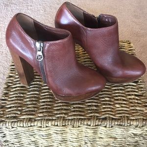 Guess Brown Platform Bootie - 8M